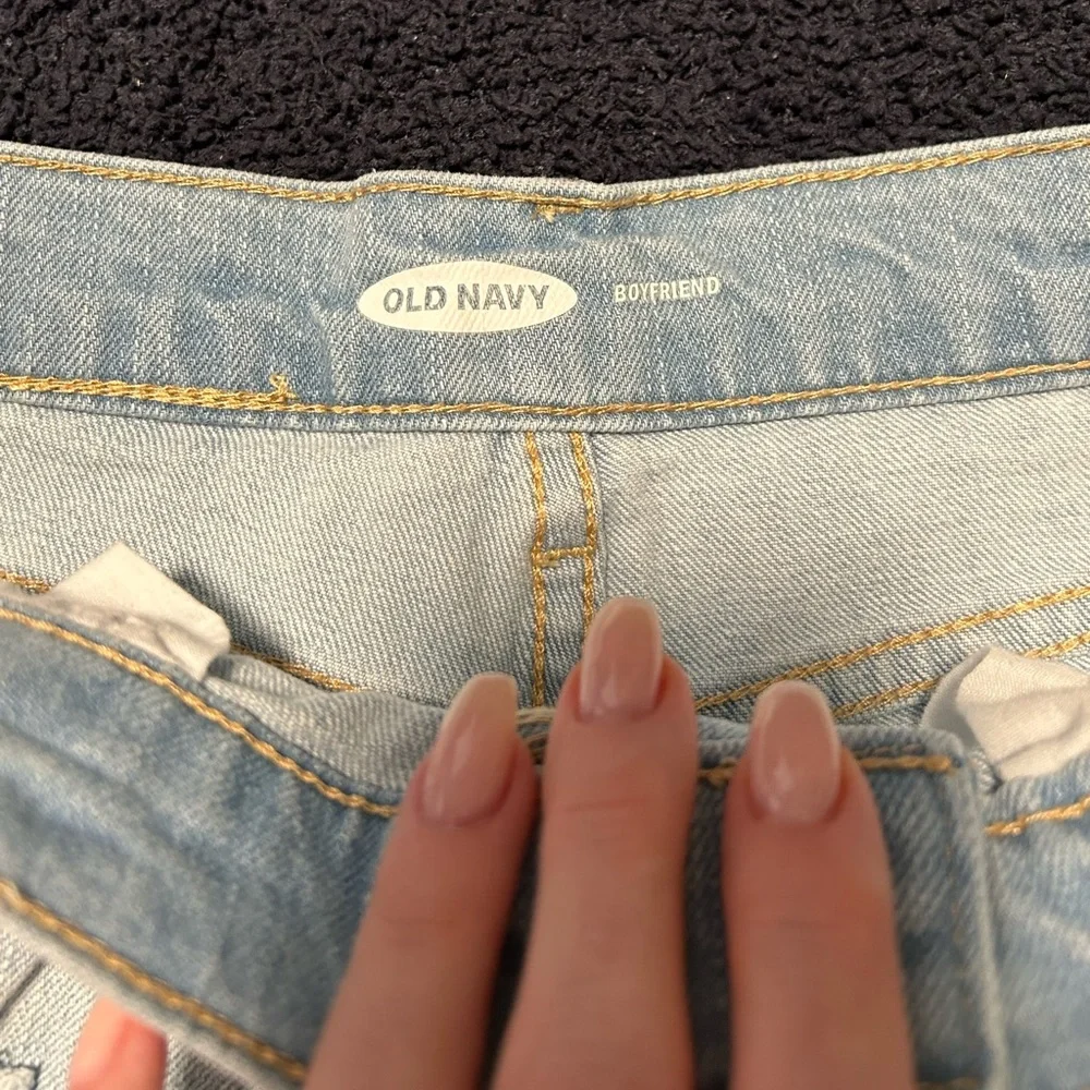 Old Navy Boyfriend Jean Shorts - Picture 6 of 8